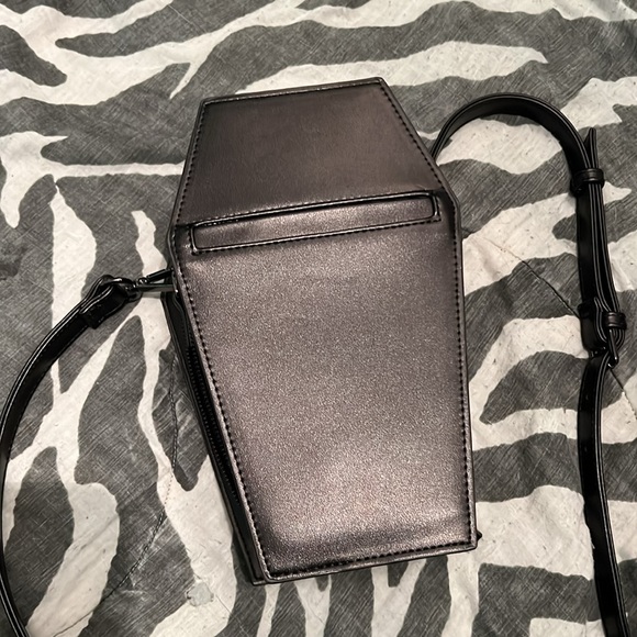 Daymare Ita Coffin Purse for Pins - Picture 5 of 7